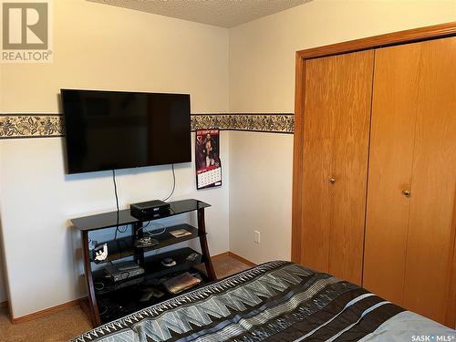 423 Qu'Appelle Street, Weyburn, SK - Indoor Photo Showing Bedroom