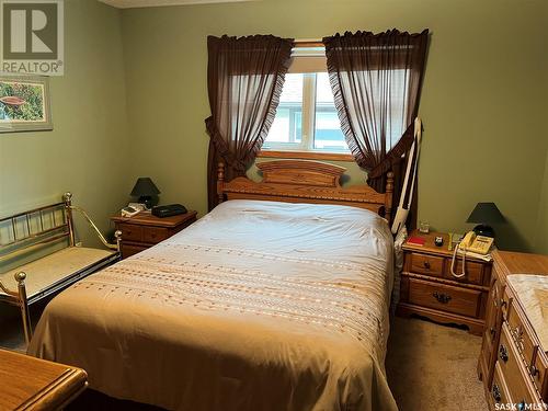 423 Qu'Appelle Street, Weyburn, SK - Indoor Photo Showing Bedroom