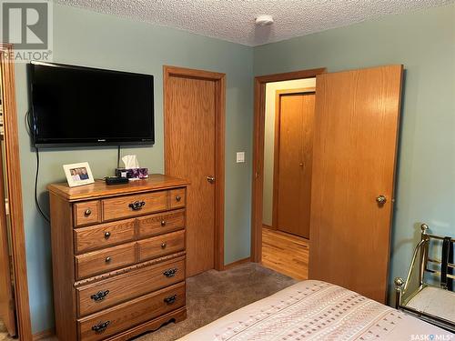 423 Qu'Appelle Street, Weyburn, SK - Indoor Photo Showing Bedroom