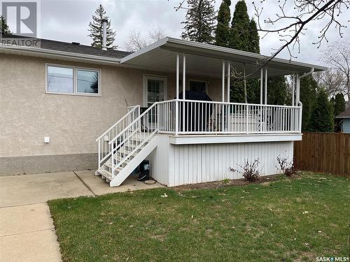 423 Qu'Appelle Street, Weyburn, SK - Outdoor