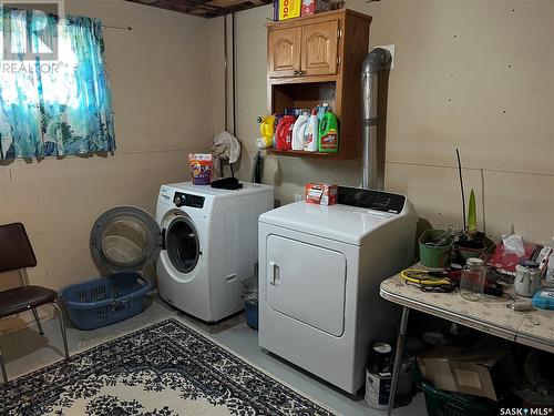 423 Qu'Appelle Street, Weyburn, SK - Indoor Photo Showing Laundry Room