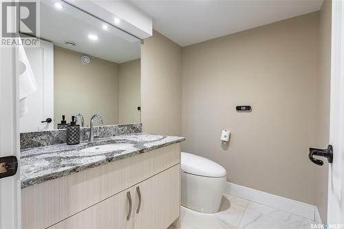858 Saskatchewan Crescent E, Saskatoon, SK - Indoor Photo Showing Bathroom