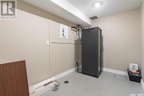 858 Saskatchewan Crescent E, Saskatoon, SK - Indoor Photo Showing Laundry Room