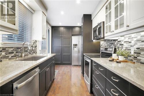 260 Johanna Drive, Cambridge, ON - Indoor Photo Showing Kitchen With Upgraded Kitchen