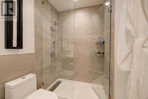1191 Sunset Drive Unit# 2306, Kelowna, BC - Indoor Photo Showing Bathroom