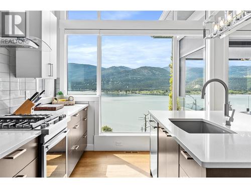 8856 Somerset Place, Vernon, BC - Indoor Photo Showing Kitchen With Upgraded Kitchen