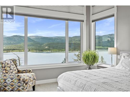 8856 Somerset Place, Vernon, BC - Indoor Photo Showing Bedroom