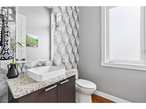 8856 Somerset Place, Vernon, BC - Indoor Photo Showing Bathroom