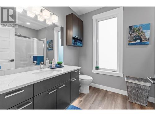 8856 Somerset Place, Vernon, BC - Indoor Photo Showing Bathroom