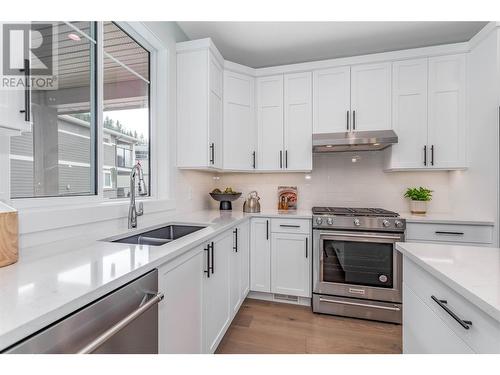 1485 Tower Ranch Drive Lot# 102, Kelowna, BC - Indoor Photo Showing Kitchen With Double Sink With Upgraded Kitchen