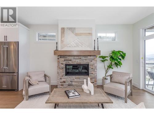 1485 Tower Ranch Drive Lot# 102, Kelowna, BC - Indoor Photo Showing Living Room With Fireplace