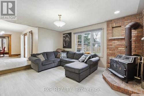 540 Wellington Avenue S, North Perth, ON - Indoor Photo Showing Living Room