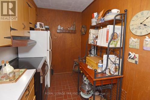 9024 Wood Drive, Lambton Shores, ON - Indoor Photo Showing Kitchen