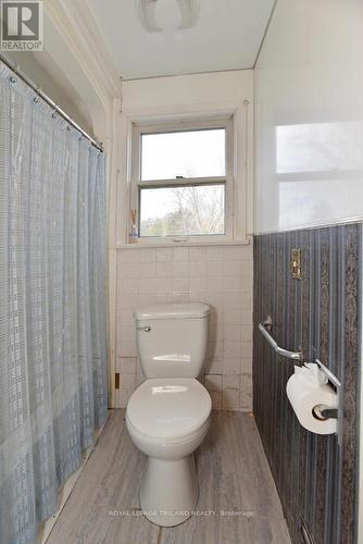 9024 Wood Drive, Lambton Shores, ON - Indoor Photo Showing Bathroom