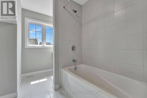25B - 85 Mullin Drive, Guelph, ON - Indoor Photo Showing Bathroom