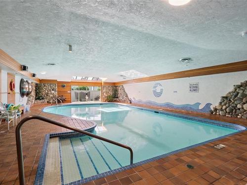 5-2600 Ferguson Rd, Central Saanich, BC - Indoor Photo Showing Other Room With In Ground Pool