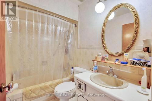 2990 Front Road, Lasalle, ON - Indoor Photo Showing Bathroom