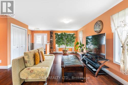 86 Sienna Avenue, Belleville, ON - Indoor Photo Showing Living Room