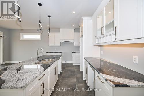 26 Swan Avenue, Pelham, ON - Indoor Photo Showing Kitchen With Upgraded Kitchen