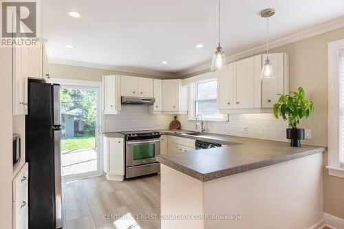 730 Glasgow Street, London, ON - Indoor Photo Showing Kitchen With Double Sink