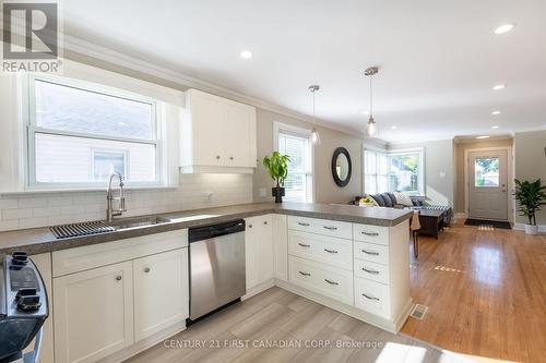 730 Glasgow Street, London, ON - Indoor Photo Showing Kitchen With Upgraded Kitchen