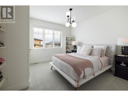 461 Swan Drive, Kelowna, BC - Indoor Photo Showing Bedroom