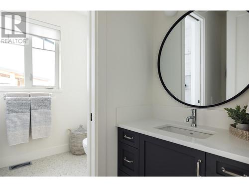 461 Swan Drive, Kelowna, BC - Indoor Photo Showing Bathroom