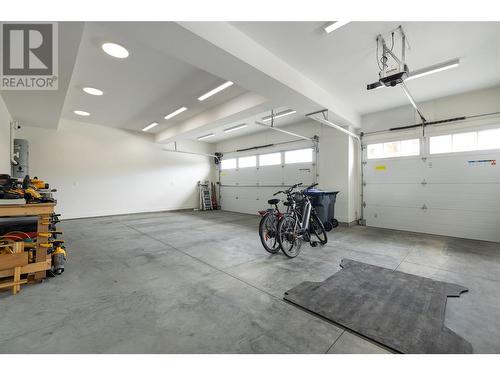 461 Swan Drive, Kelowna, BC - Indoor Photo Showing Garage