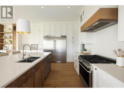 461 Swan Drive, Kelowna, BC - Indoor Photo Showing Kitchen With Double Sink With Upgraded Kitchen