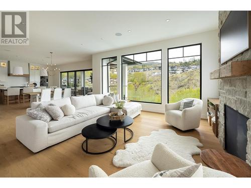 461 Swan Drive, Kelowna, BC - Indoor Photo Showing Living Room With Fireplace