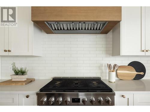 461 Swan Drive, Kelowna, BC - Indoor Photo Showing Kitchen