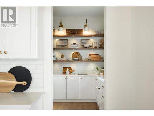 461 Swan Drive, Kelowna, BC - Indoor Photo Showing Kitchen