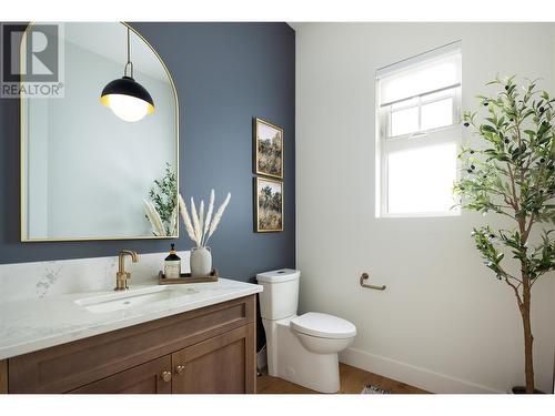 461 Swan Drive, Kelowna, BC - Indoor Photo Showing Bathroom