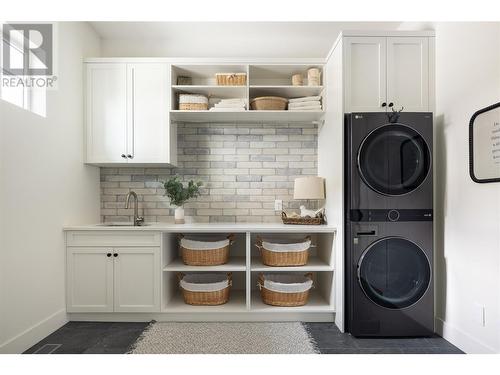 461 Swan Drive, Kelowna, BC - Indoor Photo Showing Laundry Room