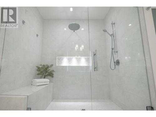 461 Swan Drive, Kelowna, BC - Indoor Photo Showing Bathroom