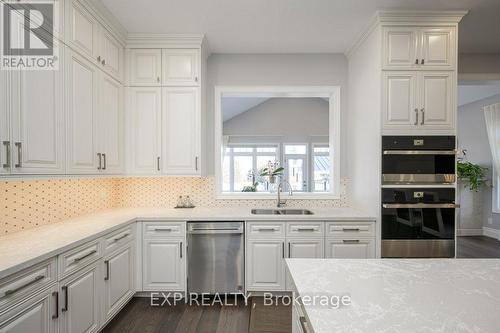 12463 Eighth Line, Halton Hills, ON - Indoor Photo Showing Kitchen With Double Sink With Upgraded Kitchen