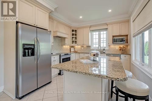 3105 Portree Crescent, Oakville, ON - Indoor Photo Showing Kitchen With Upgraded Kitchen