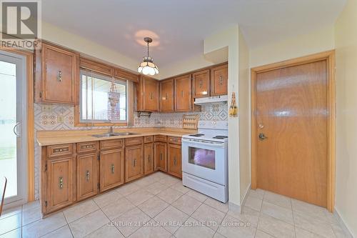 9 Princess Andrea Court, Brampton, ON - Indoor Photo Showing Kitchen With Double Sink