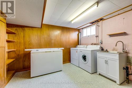 615 Cumberland Avenue E, Burlington, ON - Indoor Photo Showing Laundry Room