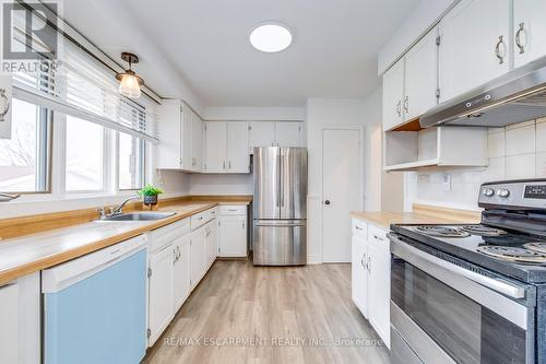 615 Cumberland Avenue E, Burlington, ON - Indoor Photo Showing Kitchen
