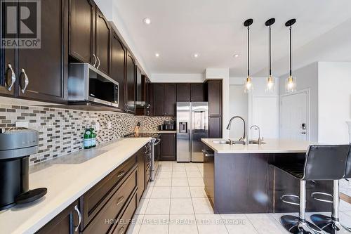 39 Snapdragon Square, Brampton, ON - Indoor Photo Showing Kitchen With Upgraded Kitchen