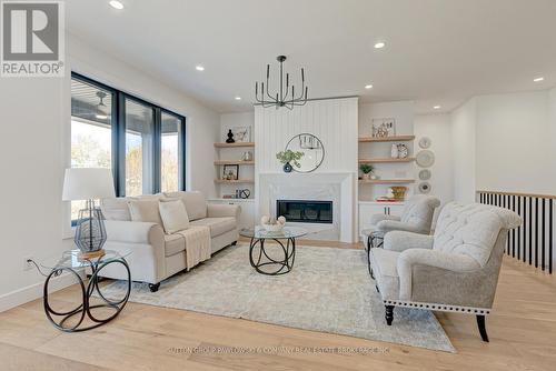 29 Spruce Crescent, North Middlesex (Parkhill), ON - Indoor Photo Showing Living Room With Fireplace