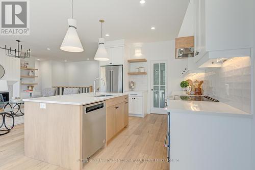 29 Spruce Crescent, North Middlesex (Parkhill), ON - Indoor Photo Showing Kitchen With Upgraded Kitchen