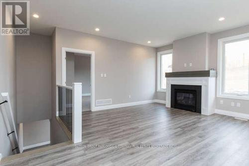 29 Spruce Crescent, North Middlesex (Parkhill), ON - Indoor Photo Showing Living Room With Fireplace