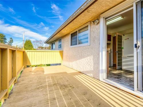 3930 Garnet Pl, Saanich, BC - Outdoor With Deck Patio Veranda With Exterior
