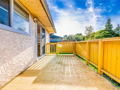 3930 Garnet Pl, Saanich, BC - Outdoor With Deck Patio Veranda With Exterior