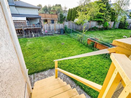 3930 Garnet Pl, Saanich, BC - Outdoor With Deck Patio Veranda With Backyard