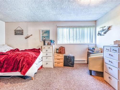 3930 Garnet Pl, Saanich, BC - Indoor Photo Showing Bedroom