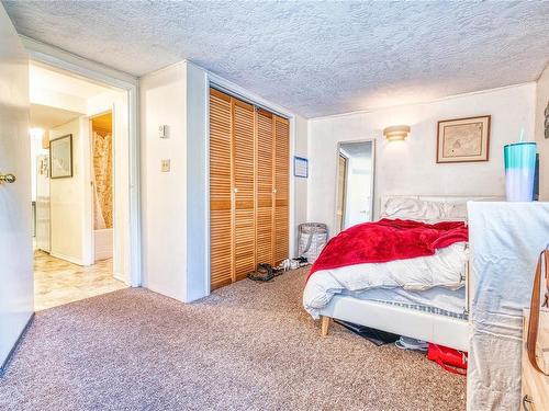 3930 Garnet Pl, Saanich, BC - Indoor Photo Showing Bedroom