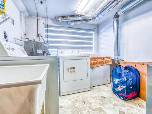 3930 Garnet Pl, Saanich, BC - Indoor Photo Showing Laundry Room